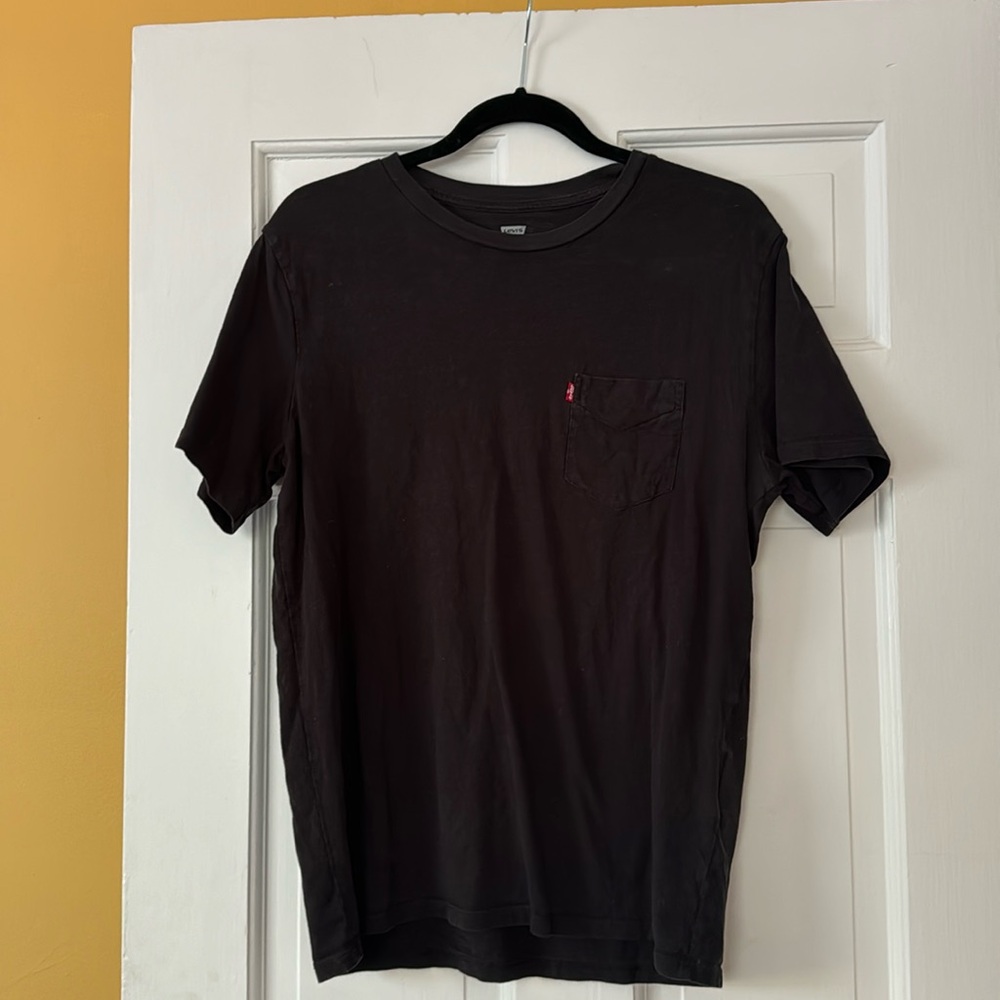 Levi’s Standard fit black tee shirt